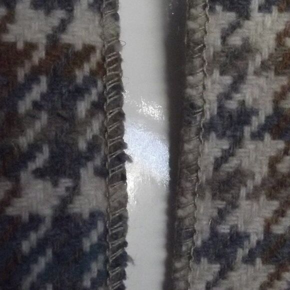 Wooly scarf, 8 x 56, Plaid w/Houndstooth, Fringe, Off-white, Gray, brown - Picture 5 of 6